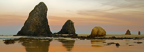 Glasshouse Rocks beautiful sunset coastal town